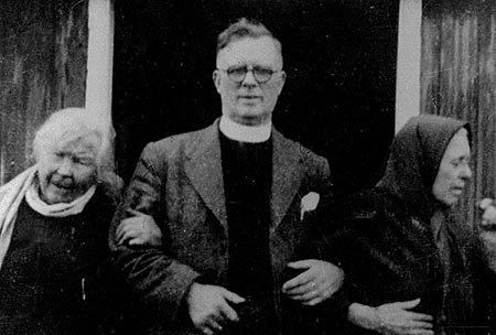 Duncan Campbell and two ladies of prayer